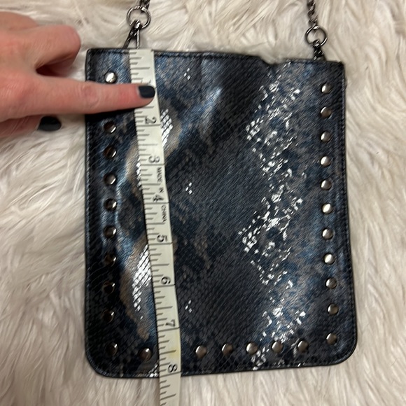 Snake, print, couch, purse - Picture 3 of 7